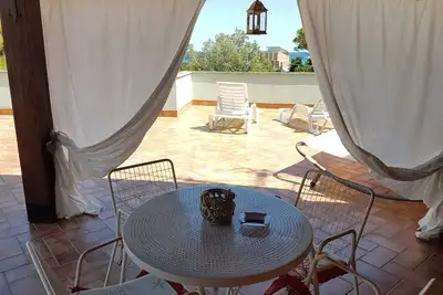 Image de Terrasse avec vue sur la mer et services