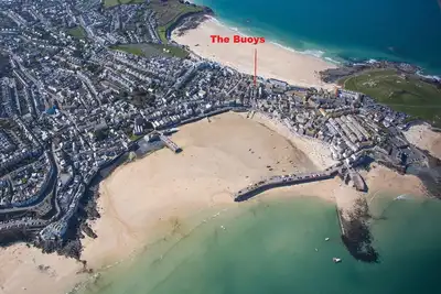 Image de Cour cottage avec cour privée, plages à 30 secondes, magasins