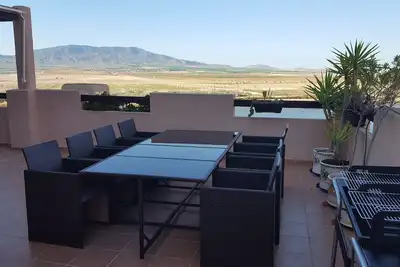 Image de Terrasse ensoleillée - Appartement 5 chambres - Immense terrasse et vue sur la montagne avec sécurité 24h / 24