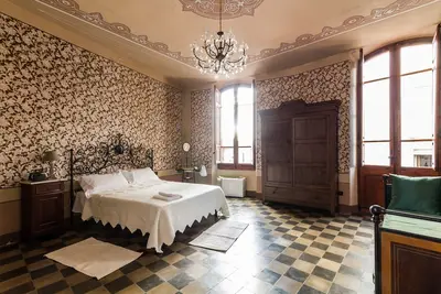 Image de maison entièrement décorée de fresques en Sardaigne