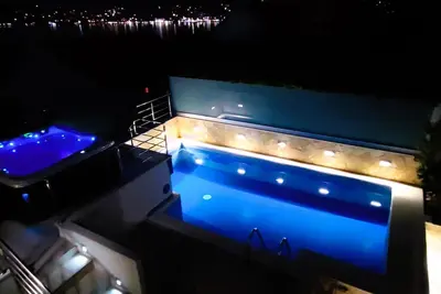 Image de Carla Penthouse / appartement avec piscine, sur la mer pour les familles, groupes et indivi