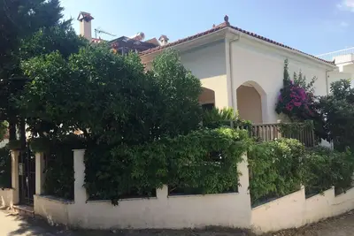 Image de Gerani House Situé dans un quartier calme près de la plage et du supermarché Askeli