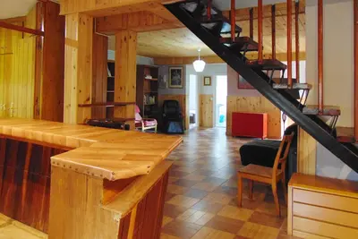 Maison à Miraflores, pour groupes avec piscine, barbecue, bar, billard, pi