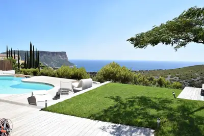 Image de Magnificent luxury villa overlooking Cap Canaillle