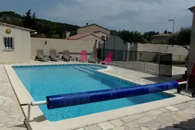 Image de villa avec piscine privée sécurisée en Occitanie - Idéale avec des enfants
