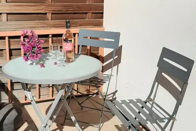 Image de Grand studio \"loft\" 40m2, Climatisation, 6 min à pied du centre, Wifi, parking