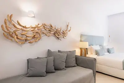 Image de Appartement De Luxe Acalle 1 Chambre Au Coeur Du Port VÉNITIEN -Avra