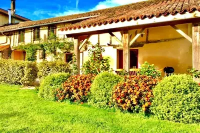 Image de Ancienne Grange du XVIIIème siècle avec piscine dans la campagne gersoise