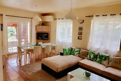 Image de ❤️ Maison Bord de mer & Piscine - Flic en Flac (A) \/ Beachfront House with Pool