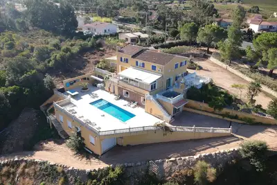 Image de Villa Le Clos des ChĂŞnes de 350m2 avec piscine 19 couchages