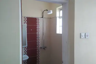 Image de Kingswood Homestay est un endroit confortable avec une sérénité de haut niveau et une sécurité renforcée.