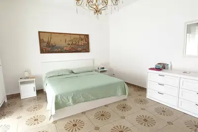 Image de 120m2, 400mt mer, 8 places, rénové, condiz. ri, biservizi, Wi-fi, terrasse
