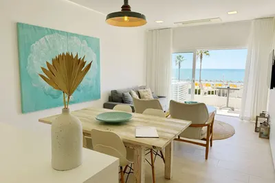 Image de Exquise Front Beach Apartment à Quarteira