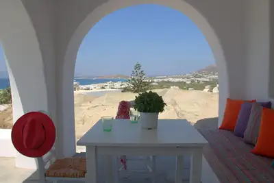 Image de 800m de la plage. Des vues incroyables. Emplacement d'Agia Anna