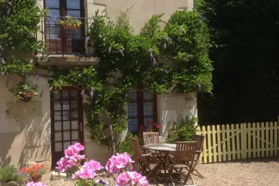 Image de Fleurs de Glycine - un superbe gîte français par la rivière Creuse