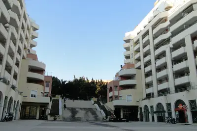 Image de studio avec  parking à 500 m de la mer