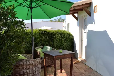 Chambre Double Confortable avec Cuisine Extérieure et Piscine Commune