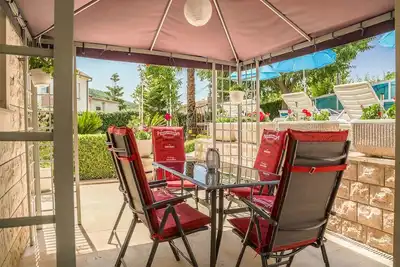 Image de Appartement 3 avec piscine, terrasse, wifi, parking privé, Bateau Gratuit!