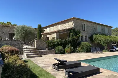 Image de Provence Céreste en Luberon, bergerie 18ème, entre Apt et Manosque, sur 47 ha