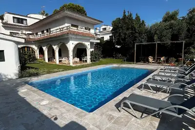 Image de élégante maison près de la plage