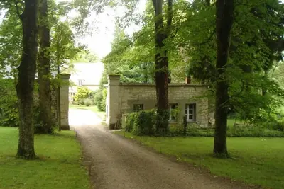 Image de Petite maison indépendante située au pied du château de Pierrefonds