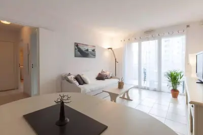 Image de Jolie appartement près de la plage, avec wifi et garage!
