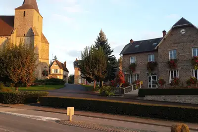 Image de Sur la ville près de l'église, construite au 13ème siècle.