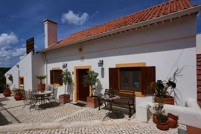 Image de ferme élégante avec fabuleuse salle de soleil dans 4 acres vallée seulement 7 km de Obidos
