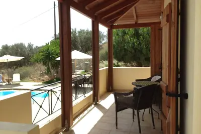 Image de Villa privée et confortable et piscine avec vue sur la mer