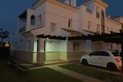 Image de Moderne 2 chambres 2 salles de bain Frontline Golf Townhouse avec une vue imprenable