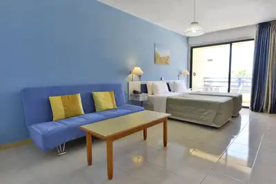 Image de Appartement Avec Balcon, Vue Piscine Et Cuisine