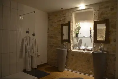 Image de O2suites chambre scandinave avec jacuzzi privé
