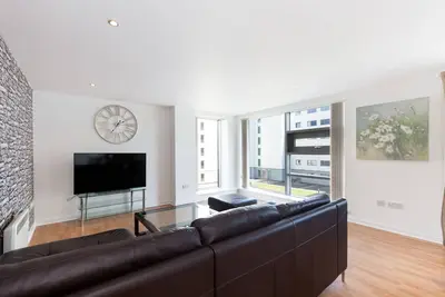 Image de Appartement élégant avec vue sur le jardin