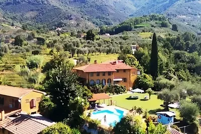 Image de Petit Village Avec Piscine Et Grand Jardin, 4 App. Vous Tailles INDÉPENDANTES Et Diverses