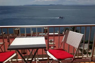 Image de Appartement bord de mer, terrasse, vue mer, climatisation, piscine, garage, ascen