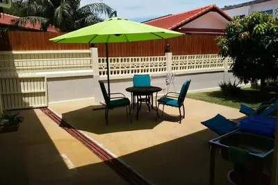 Residence Chez Nous Phuket, Studios (50 M²) avec piscine.