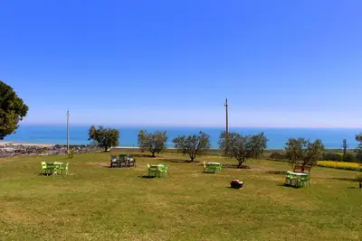 Image de B&B La colline sur la mer - La chambre aux tournesols