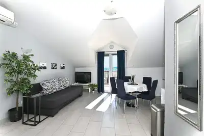 Image de Kambelovac 2 - Appartement élégant et confortable pour 5 personnes situé à 150 m d'une plage