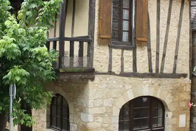 Image de Maison historique du 14ème siècle Superbe avec 2 grandes chambres peut accueillir 5 personnes