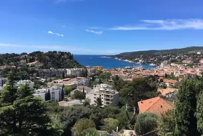 Trés bel appartement confortable avec magnifique vue sur la baie de Cassis
