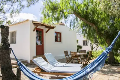 Charmant Cottage avec terrasse privée et piscine partagée