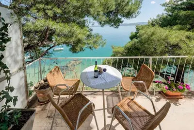 Image de Villa en pierre de la forêt dans le petit village dalmate Pisak