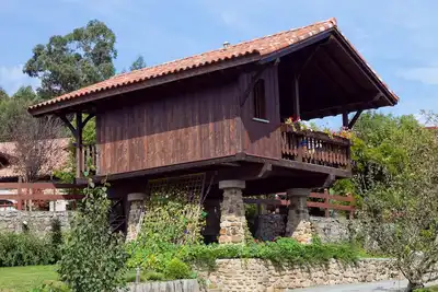 Image de Petit chalet avec piscine près de la mer