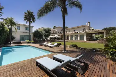 Image de Exquise Villa en location de vacances Ă Sotogrande Costa
