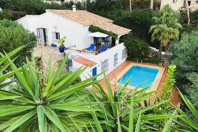 Image de Deluxe Belle villa de 3 chambres privée piscine isolée jardin vue sur la mer et Wi fi