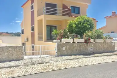 Image de 4 Chambre villa individuelle avec piscine chauffée et WiFi privé dans l'emplacement du village