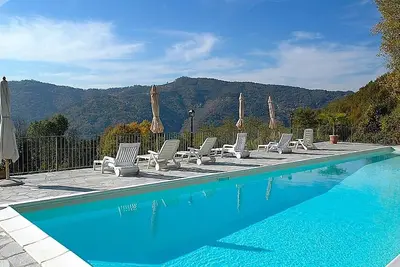 Image de Magnifiquement restauré appartement dans une ferme avec piscine et Woodland