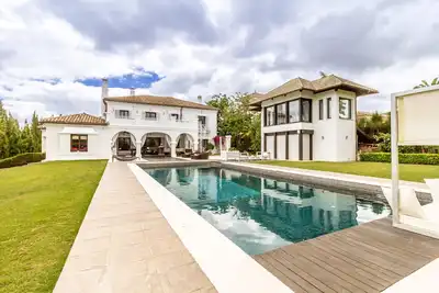 Image de Offre SPÉCIALE Villa PRIVÉE Avec Piscine, Gym, Wifi Club San Roque Golf Sotogrande