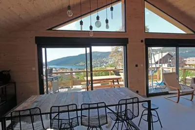 Image de New high standing chalet, exceptional lake view, between slopes and lake