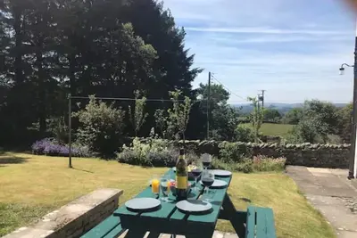 Image de Nouveau, emplacement rural calme, grand jardin clos, poêle à bois, accès à Kendal